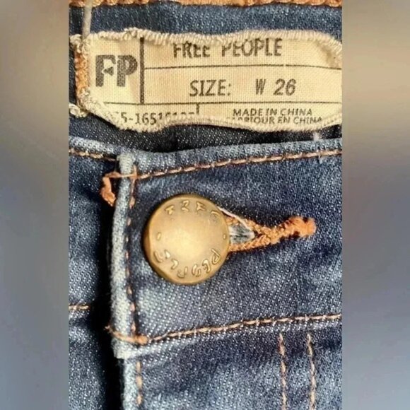 Free People distressed frayed mid rise trendy  medium wash ankle denim jean 26 - Picture 4 of 5